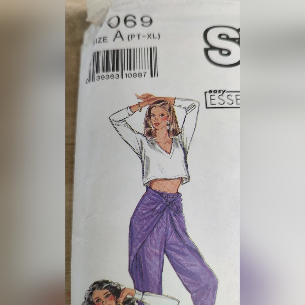 Simplicity Essentials Sewing Pattern - Picture 3 of 3